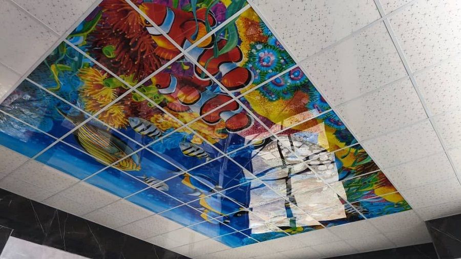 آسمان مجازی آران طرح کودک نصب شده در سقف اتاق کودکان با شخصیت‌های کارتونی و ستاره‌ها